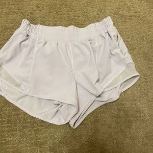 Lululemon Hottie Hot 2.5" Low Rise Lavender Size 6